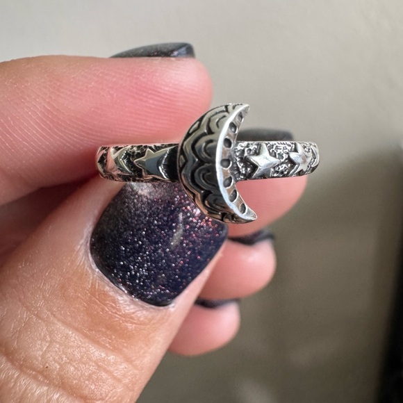 925 Sterling Silver Oxidized Moon and Star Ring - Picture 8 of 9